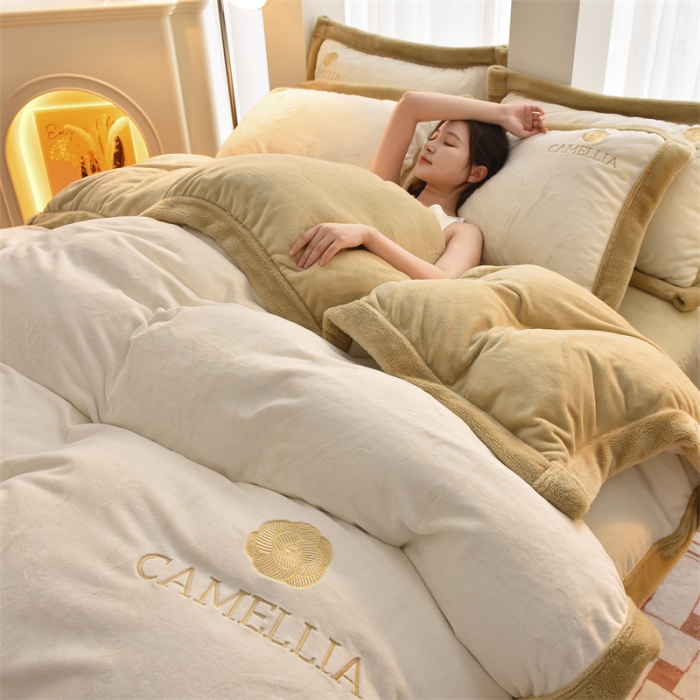 91家纺网 家纺一手货源 找家纺 笙意 新款加厚牛奶绒刺绣四件套-贝琳达系列 贝琳达-奶白+奶茶