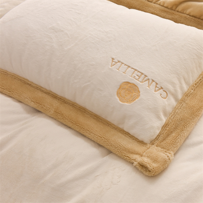 91家纺网 家纺一手货源 找家纺 笙意 新款加厚牛奶绒刺绣四件套-贝琳达系列 贝琳达-奶白+奶茶