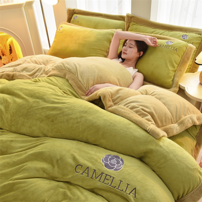 91家纺网 家纺一手货源 找家纺 笙意 新款加厚牛奶绒刺绣四件套-贝琳达系列 贝琳达-果绿+奶茶