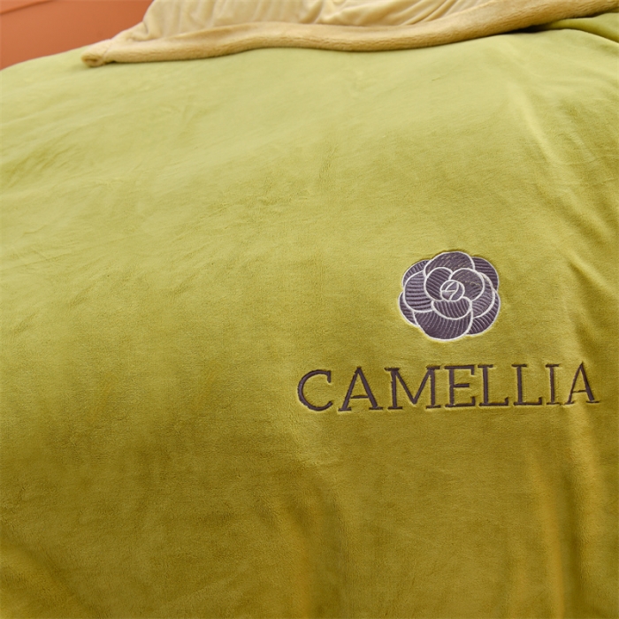 91家纺网 家纺一手货源 找家纺 笙意 新款加厚牛奶绒刺绣四件套-贝琳达系列 贝琳达-果绿+奶茶