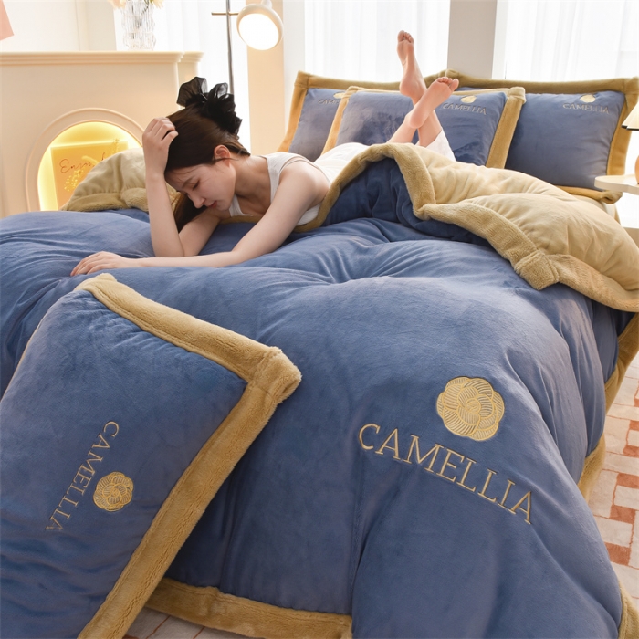 91家纺网 家纺一手货源 找家纺 笙意 新款加厚牛奶绒刺绣四件套-贝琳达系列贝琳达-宾利蓝+奶茶