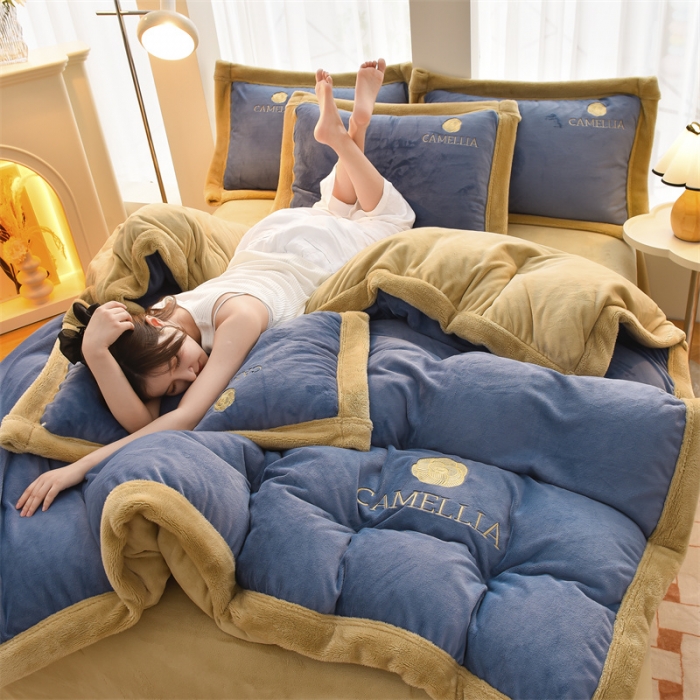 91家纺网 家纺一手货源 找家纺 笙意 新款加厚牛奶绒刺绣四件套-贝琳达系列贝琳达-宾利蓝+奶茶