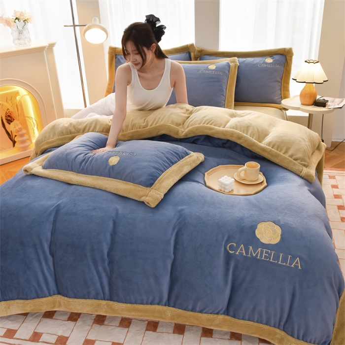 91家纺网 家纺一手货源 找家纺 笙意 新款加厚牛奶绒刺绣四件套-贝琳达系列贝琳达-宾利蓝+奶茶