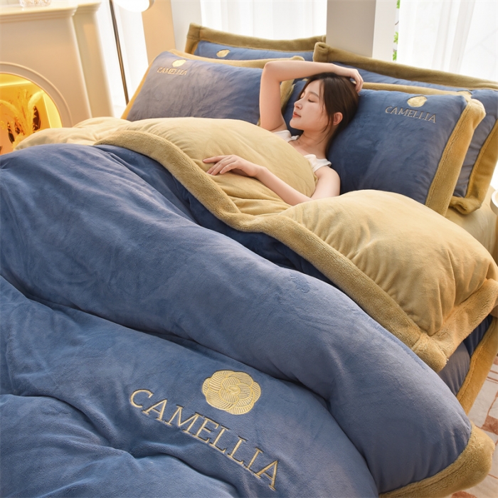 91家纺网 家纺一手货源 找家纺 笙意 新款加厚牛奶绒刺绣四件套-贝琳达系列贝琳达-宾利蓝+奶茶