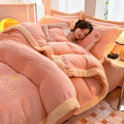 91家纺网 家纺一手货源 找家纺 笙意家纺 2025新款加厚牛奶绒刺绣四件套-贝琳达系列 贝琳达-浅粉