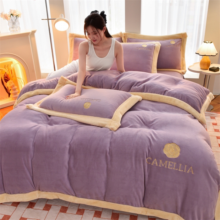 91家纺网 家纺一手货源 找家纺 笙意家纺 2025新款加厚牛奶绒刺绣四件套-贝琳达系列 贝琳达-浅紫