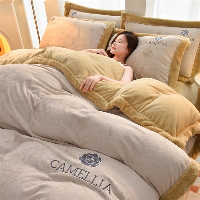 91家纺网 家纺一手货源 找家纺 笙意 新款加厚牛奶绒刺绣四件套-贝琳达系列 贝琳达-山灰+奶茶