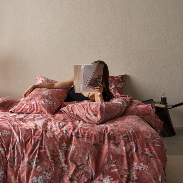 91家纺网 家纺一手货源 找家纺 安莱生活 2023秋冬新品数码印花绒四件套 斑驳里