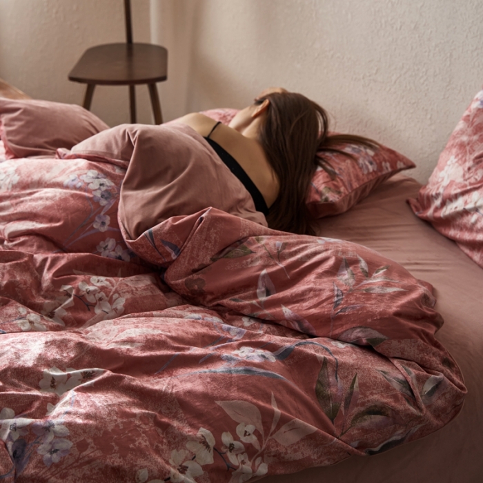 91家纺网 家纺一手货源 找家纺 安莱生活 2023秋冬新品数码印花绒四件套 斑驳里