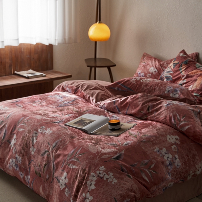 91家纺网 家纺一手货源 找家纺 安莱生活 2023秋冬新品数码印花绒四件套 斑驳里