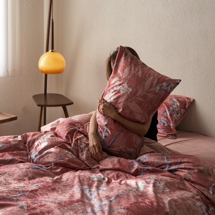 91家纺网 家纺一手货源 找家纺 安莱生活 2023秋冬新品数码印花绒四件套 斑驳里