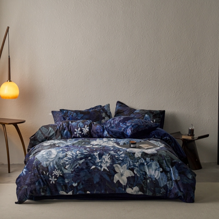 91家纺网 家纺一手货源 找家纺 安莱生活 2023秋冬新品数码印花绒四件套 花戎月影