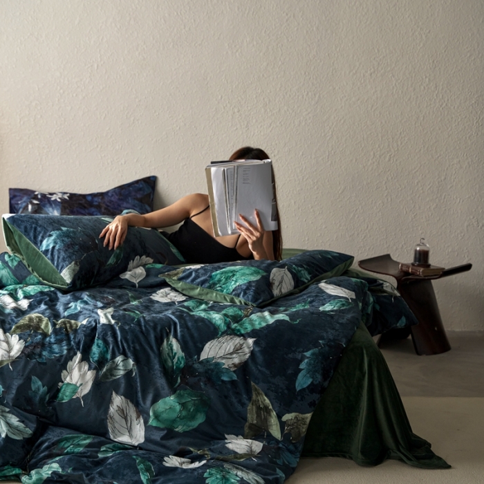 91家纺网 家纺一手货源 找家纺 安莱生活 2023秋冬新品数码印花绒四件套 蓝色鹅绒花