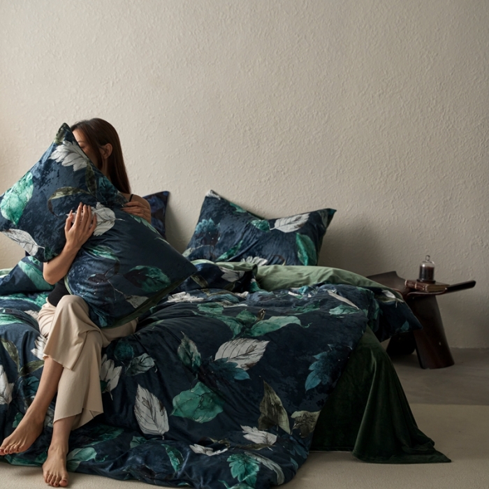 91家纺网 家纺一手货源 找家纺 安莱生活 2023秋冬新品数码印花绒四件套 蓝色鹅绒花