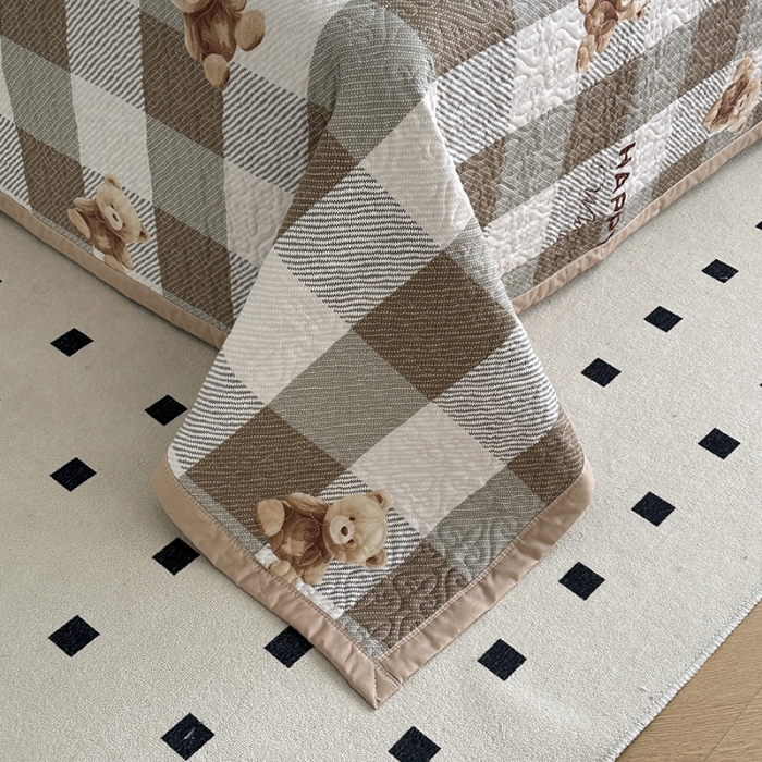 91家纺网 家纺一手货源 找家纺 40支全棉夹棉绗缝13372简约款印花多功能床盖夏被凉席通用 可爱小熊