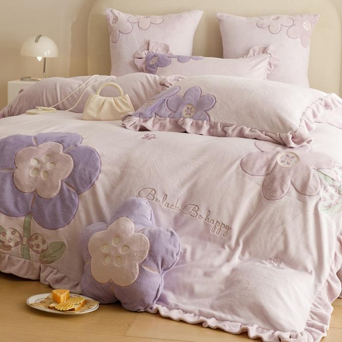 91家纺网 家纺一手货源 找家纺 （总）绒梦里2025新品加厚韩版贴布绣牛奶绒四件套兔毛绒法莱绒保暖套件