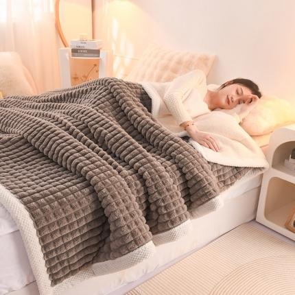 91家纺网 家纺一手货源 找家纺 印季 2024新款三层夹棉立体剪花兔毛绒毛毯（亮场景） 深灰