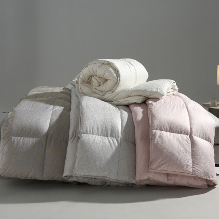 91家纺网 家纺一手货源 找家纺 （总）俏企鹅 2025新款女王款铂金丝鹅绒被