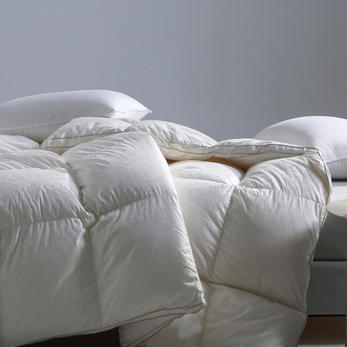 91家纺网 家纺一手货源 找家纺 俏企鹅 2025新款女王款铂金丝鹅绒被 女王鹅绒被典雅白
