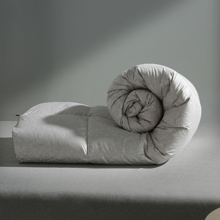 91家纺网 家纺一手货源 找家纺 俏企鹅 2025新款女王款铂金丝鹅绒被 女王鹅绒被金属灰