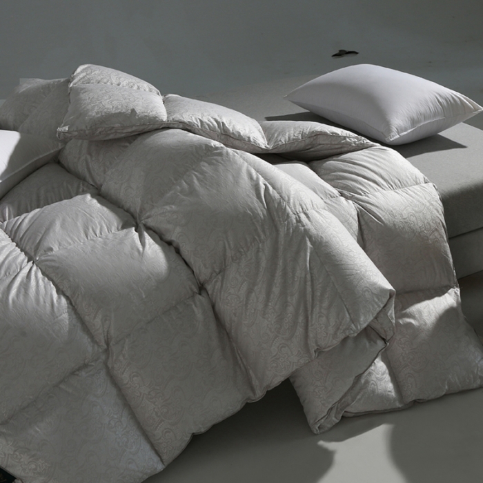 91家纺网 家纺一手货源 找家纺 俏企鹅 2025新款女王款铂金丝鹅绒被 女王鹅绒被金属灰