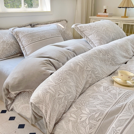 91家纺网 家纺一手货源 找家纺 （总）昊川 2024新款直播爆款230g短毛兔绒牛奶绒立体雕花四件套