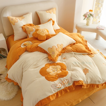 91家纺网 家纺一手货源 找家纺 绒梦里2025新品加厚韩版贴布绣牛奶绒四件套兔毛绒法莱绒保暖套件