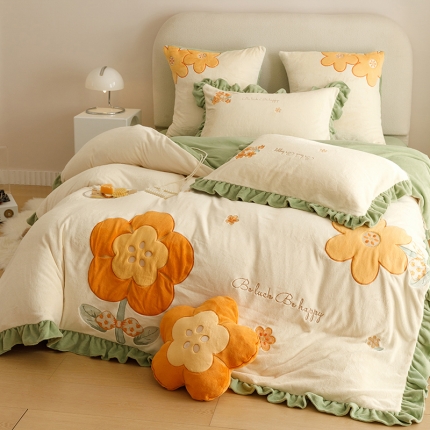 91家纺网 家纺一手货源 找家纺 绒梦里2025新品加厚韩版贴布绣牛奶绒四件套兔毛绒法莱绒保暖套件