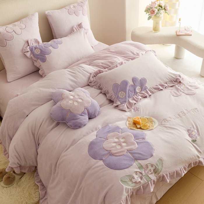 91家纺网 家纺一手货源 找家纺 （总）绒梦里2025新品加厚韩版贴布绣牛奶绒四件套兔毛绒法莱绒保暖套件