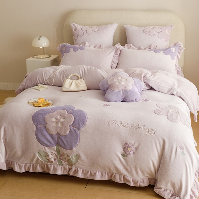 91家纺网 家纺一手货源 找家纺 （总）绒梦里2025新品加厚韩版贴布绣牛奶绒四件套兔毛绒法莱绒保暖套件