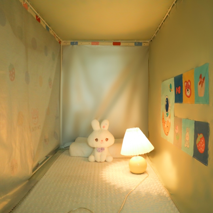 91家纺网 家纺一手货源 找家纺 迷仙巢 2023新款99％加厚遮光布涂银强遮光三开门学生蚊帐 波点熊