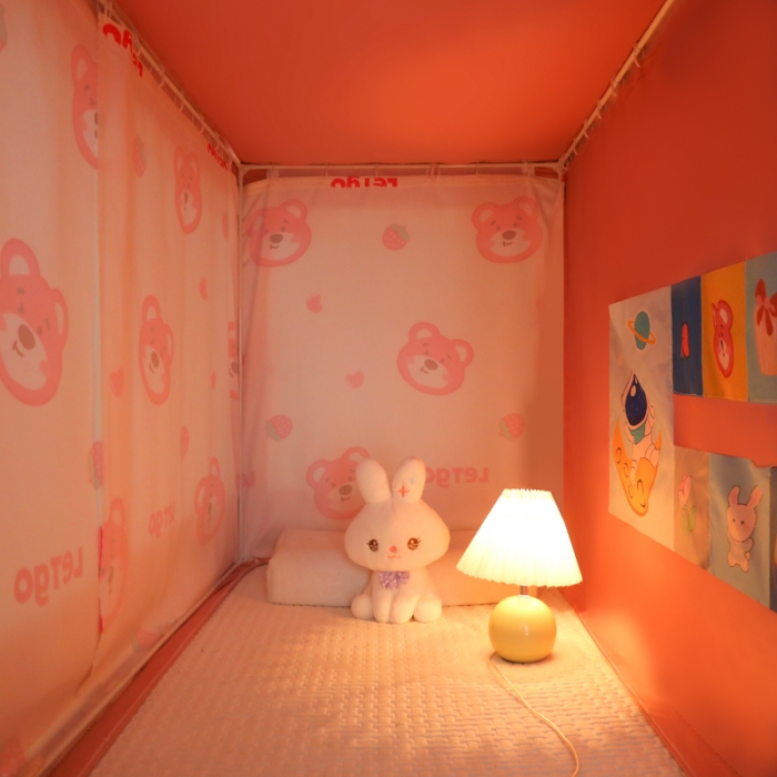 91家纺网 家纺一手货源 找家纺 迷仙巢 2023新款99％加厚遮光布涂银强遮光三开门学生蚊帐 可爱熊