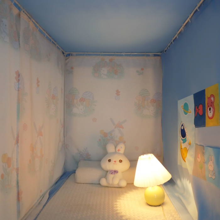 91家纺网 家纺一手货源 找家纺 迷仙巢 2023新款99％加厚遮光布涂银强遮光三开门学生蚊帐 兔兔乐园