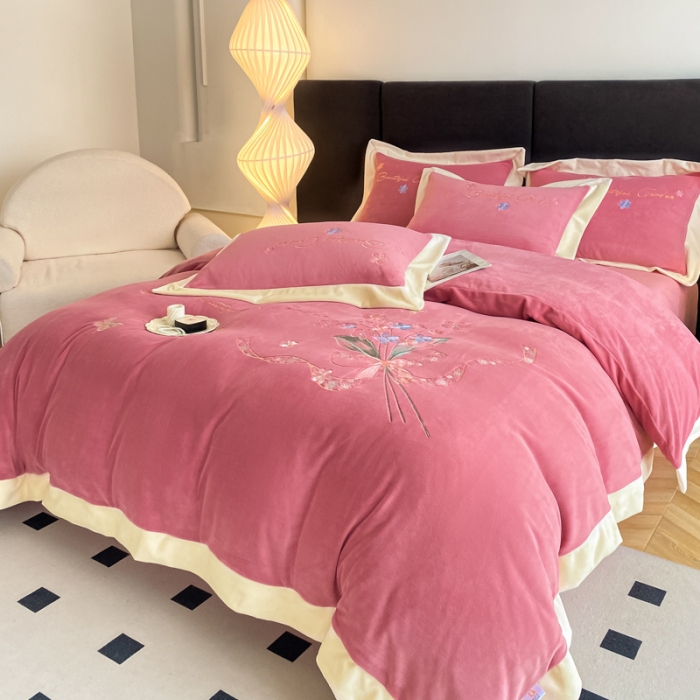 91家纺网 家纺一手货源 找家纺 总2024牛奶绒刺绣四件套8.5斤加厚全消光牛奶绒面料宝宝法兰水晶绒