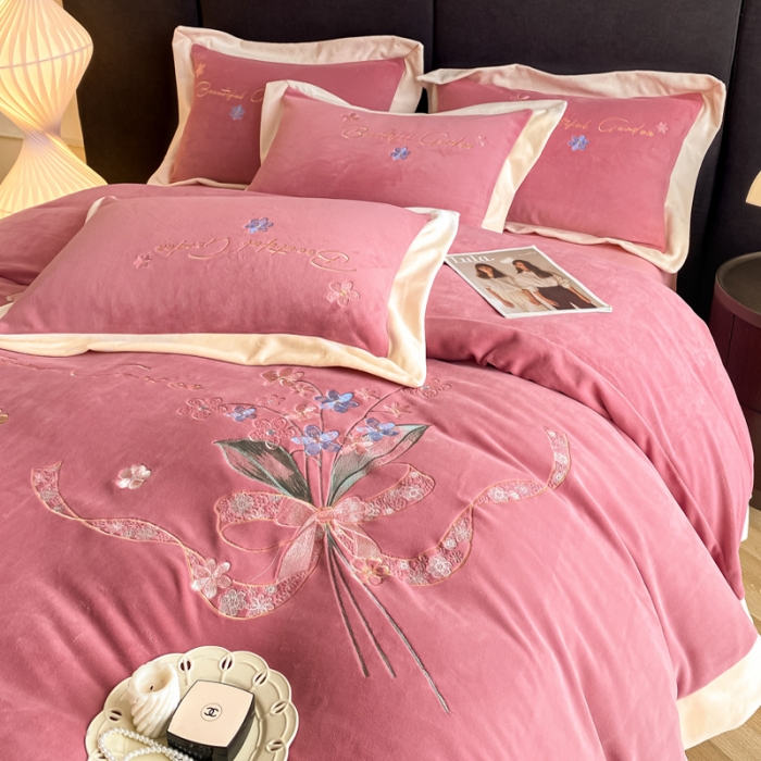 91家纺网 家纺一手货源 找家纺 总2024牛奶绒刺绣四件套8.5斤加厚全消光牛奶绒面料宝宝法兰水晶绒