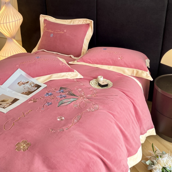 91家纺网 家纺一手货源 找家纺 总2024牛奶绒刺绣四件套8.5斤加厚全消光牛奶绒面料宝宝法兰水晶绒