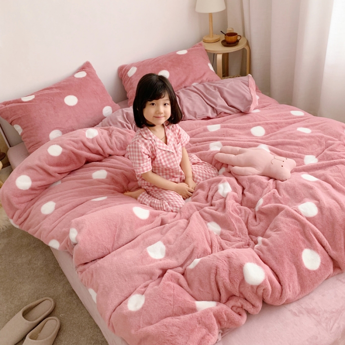 91家纺网 家纺一手货源 找家纺 萝莉家纺 2023新款ins小清新兔兔绒牛奶绒四件套 白波点