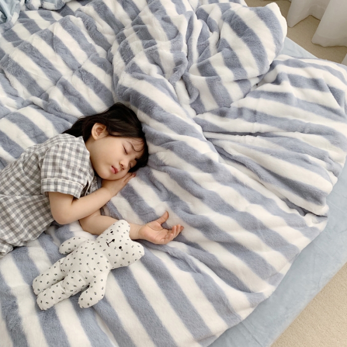 91家纺网 家纺一手货源 找家纺 萝莉家纺 2023新款ins小清新兔兔绒牛奶绒四件套 蓝条纹