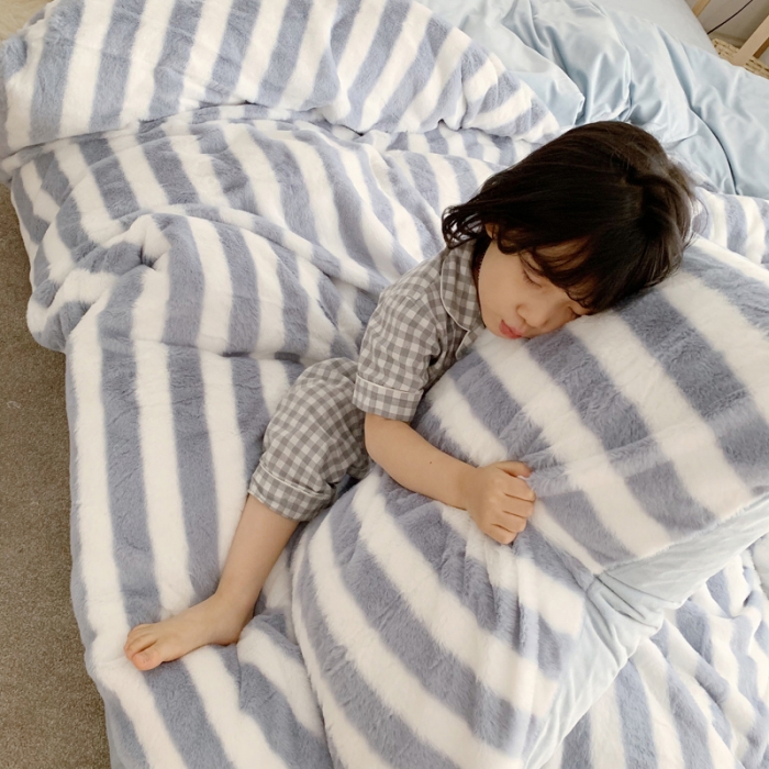 91家纺网 家纺一手货源 找家纺 萝莉家纺 2023新款ins小清新兔兔绒牛奶绒四件套 蓝条纹