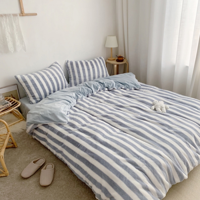 91家纺网 家纺一手货源 找家纺 萝莉家纺 2023新款ins小清新兔兔绒牛奶绒四件套 蓝条纹