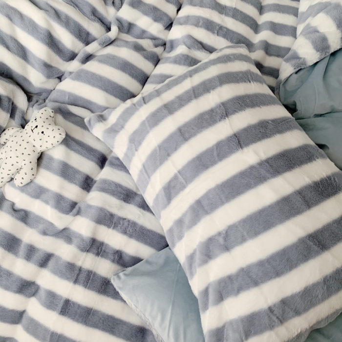 91家纺网 家纺一手货源 找家纺 萝莉家纺 2023新款ins小清新兔兔绒牛奶绒四件套 蓝条纹