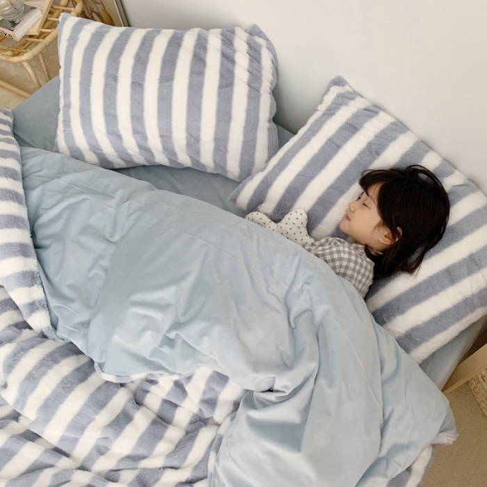 91家纺网 家纺一手货源 找家纺 萝莉家纺 2023新款ins小清新兔兔绒牛奶绒四件套 蓝条纹