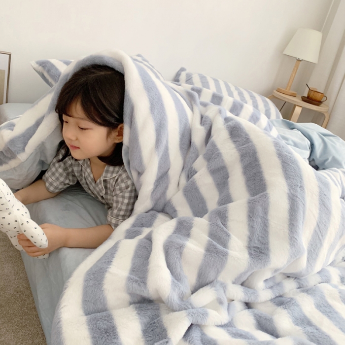 91家纺网 家纺一手货源 找家纺 萝莉家纺 2023新款ins小清新兔兔绒牛奶绒四件套 蓝条纹