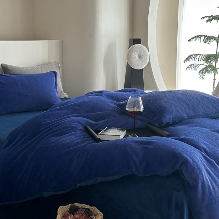 91家纺网 家纺一手货源 找家纺 萝莉家纺 2023新款ins小清新兔兔绒牛奶绒四件套 兔绒宝蓝