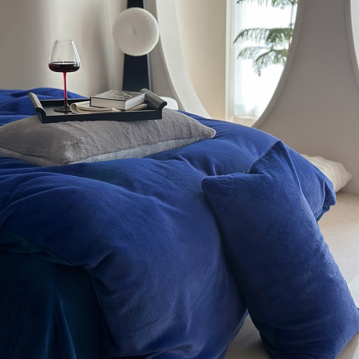 91家纺网 家纺一手货源 找家纺 萝莉家纺 2023新款ins小清新兔兔绒牛奶绒四件套 兔绒宝蓝