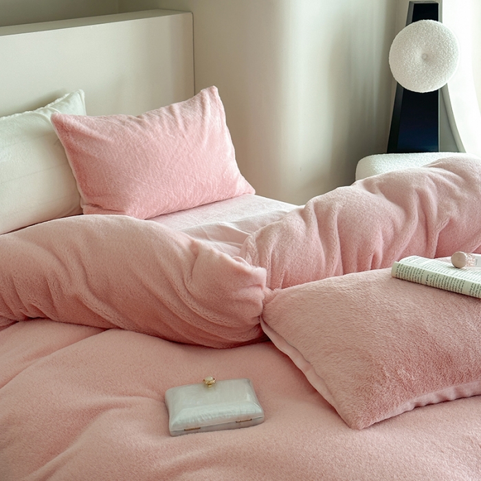 91家纺网 家纺一手货源 找家纺 萝莉家纺 2023新款ins小清新兔兔绒牛奶绒四件套 兔绒粉