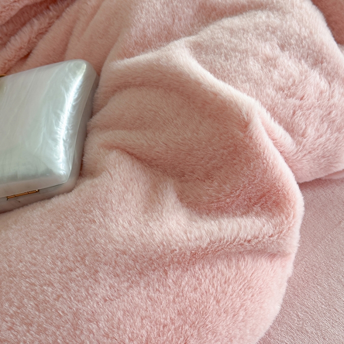 91家纺网 家纺一手货源 找家纺 萝莉家纺 2023新款ins小清新兔兔绒牛奶绒四件套 兔绒粉