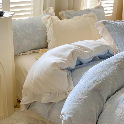 91家纺网 家纺一手货源 找家纺 桃子家居 2023新款A类高克重ins花边3D立体韩版牛奶绒四件套 绒烂花-温妮浅蓝