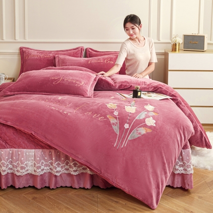 91家纺网 家纺一手货源 找家纺 12斤230g全消光牛奶绒夹棉床盖四件套兔兔绒绒蕾丝床裙款四件套