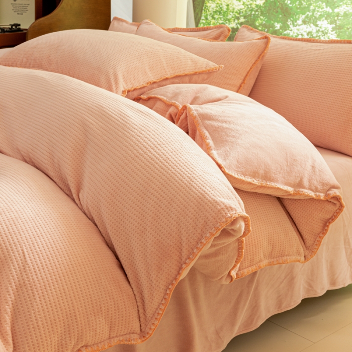 91家纺网 家纺一手货源 找家纺 邦妮 2024新款华夫格牛奶绒贝壳边四件套 华夫格-豆沙